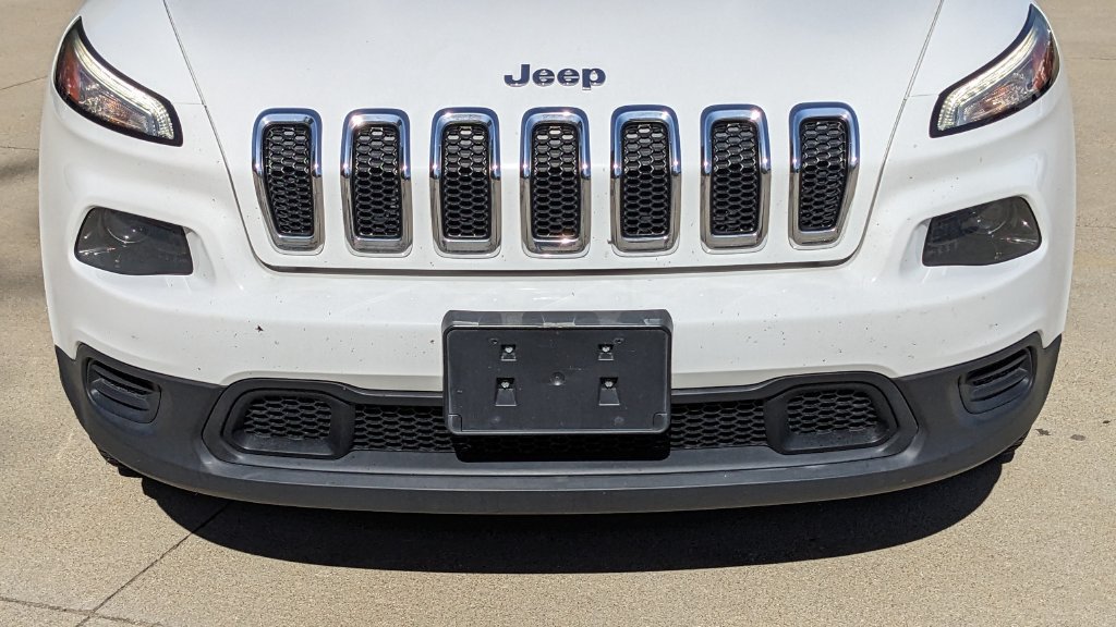 Used 2016 Jeep Cherokee Sport FWD image 9