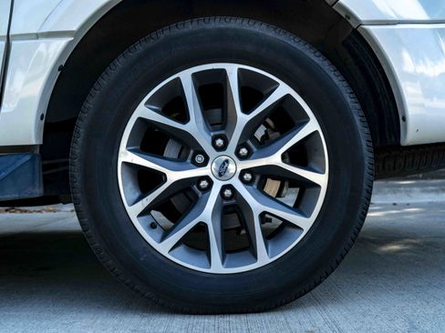 Used 2016 Ford Expedition EL XLT w/ Equipment Group 202A RWD image 15