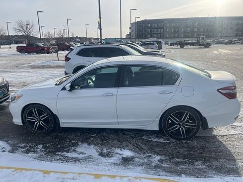 Used 2017 Honda Accord Sport image 4