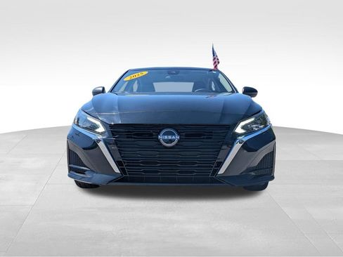 Used 2025 Nissan Altima 2.5 SV FWD image 8