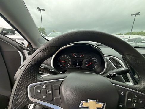Used 2022 Chevrolet Malibu LS FWD image 15