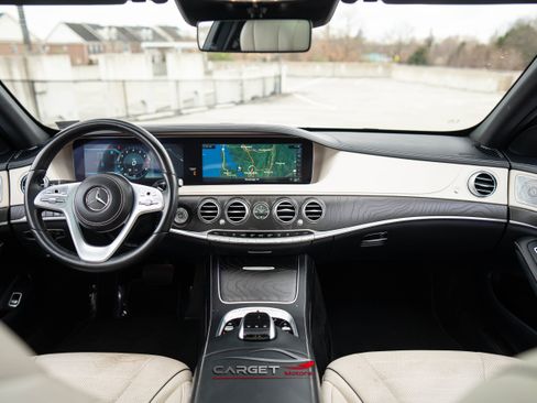 Used 2018 Mercedes-Benz S 560 Sedan image 14