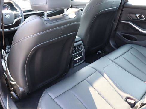 Used 2025 BMW 330i Sedan w/ M Sport Package image 11