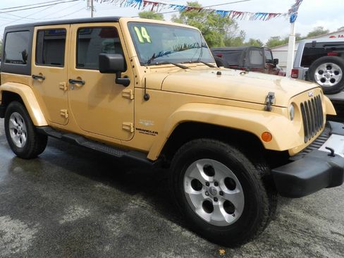 Used 2014 Jeep Wrangler Unlimited Sahara image 5