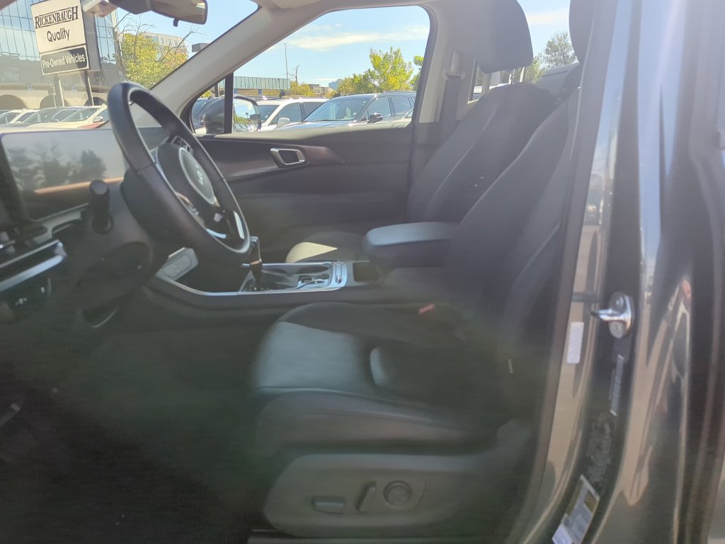 Used 2025 Kia Carnival SX FWD image 12