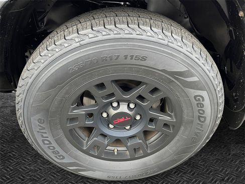 Certified 2018 Toyota 4Runner SR5 image 11