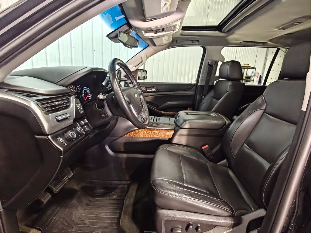Used 2018 Chevrolet Suburban Premier w/ RST Edition AWD/4WD image 30