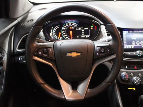 Used 2022 Chevrolet Trax LT w/ LT Convenience Package image 32