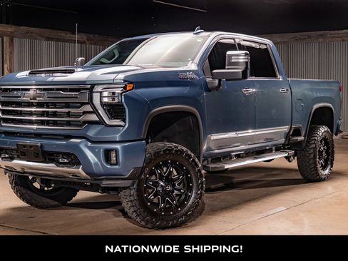 Used 2024 Chevrolet Silverado 2500 High Country w/ Technology Package AWD/4WD image 4