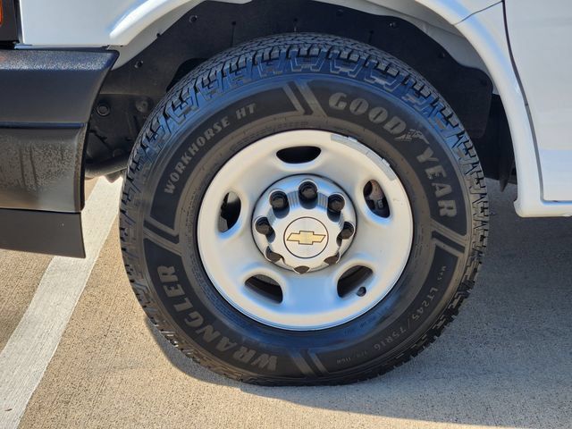 Used 2025 Chevrolet Express 3500 LS RWD image 17
