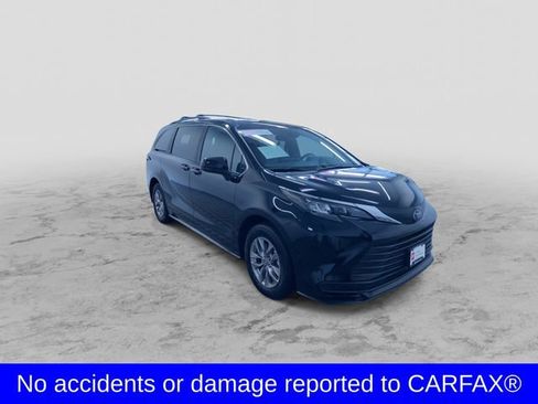 Used 2026 Toyota Sienna LE FWD image 3