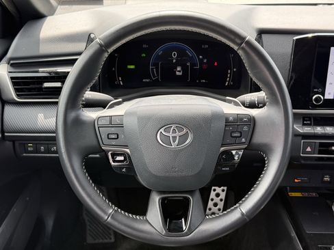 Used 2025 Toyota Camry SE image 16