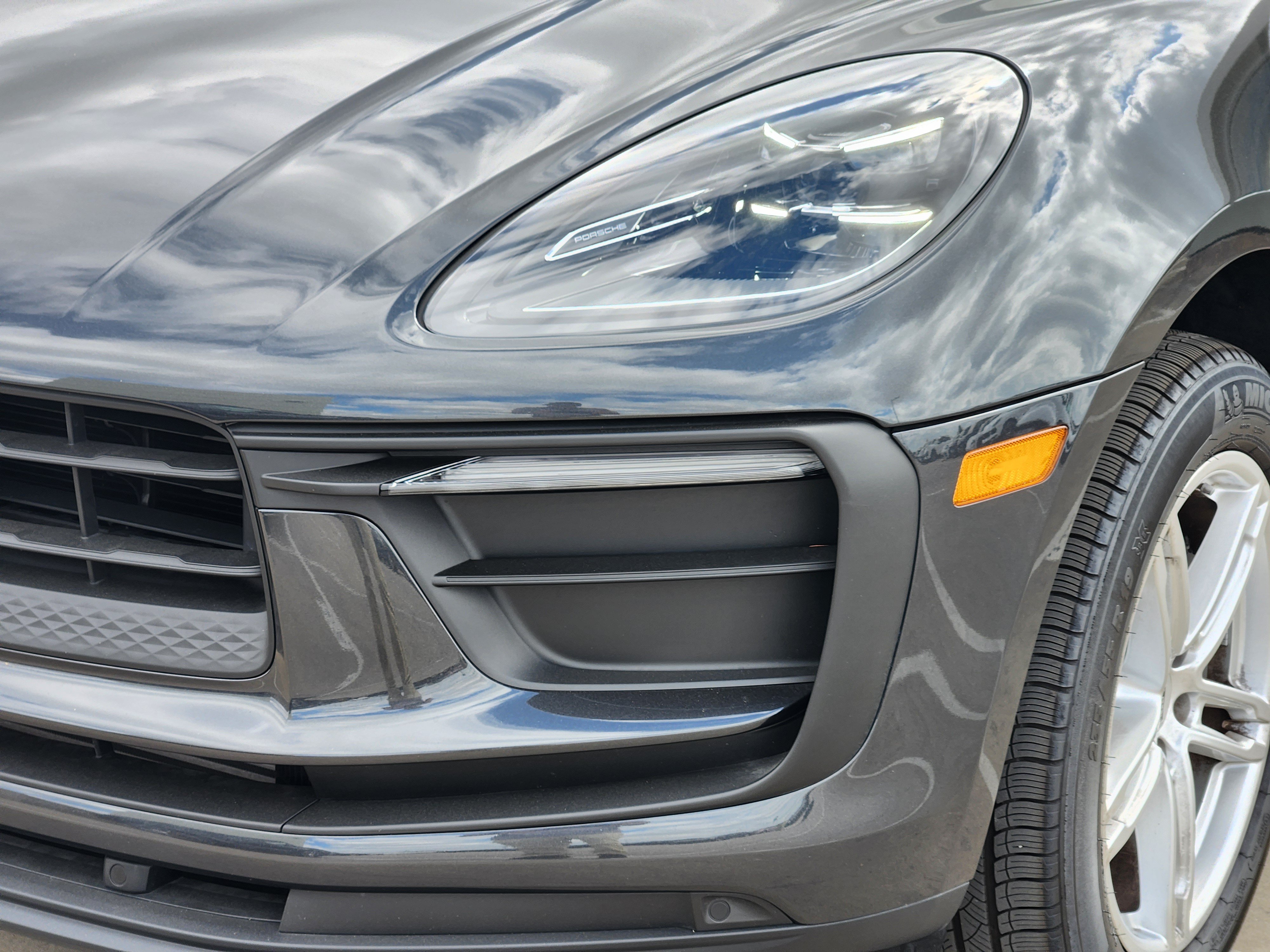 Certified 2026 Porsche Macan AWD/4WD image 12