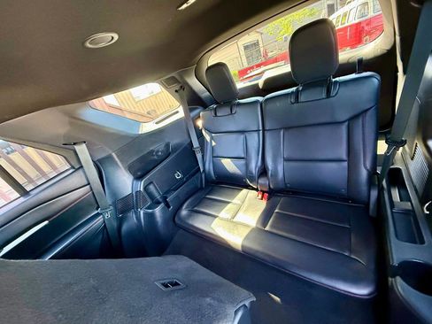 Used 2025 Ford Explorer ST-Line w/ ST-Line Street Pack AWD/4WD image 40