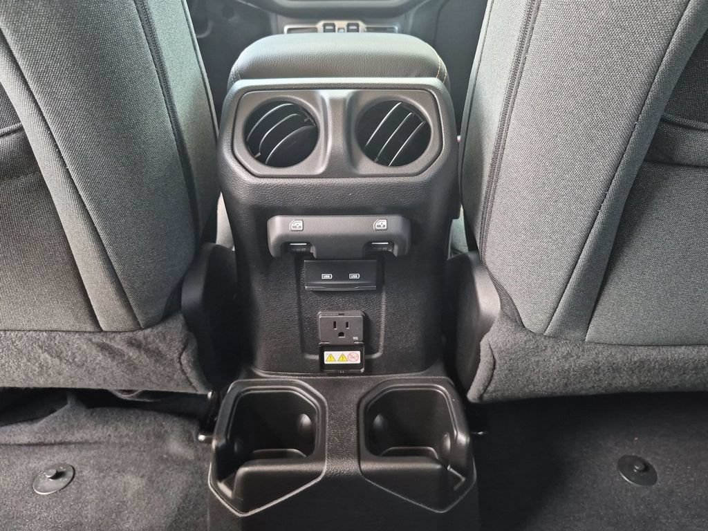 Used 2026 Jeep Wrangler Unlimited Sahara AWD/4WD image 37