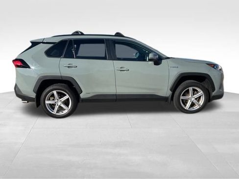Used 2021 Toyota RAV4 XLE Premium image 7