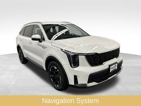 Used 2024 Kia Sorento S image 2