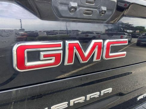 Used 2024 GMC Sierra 1500 AT4 w/ Technology Package AWD/4WD image 31