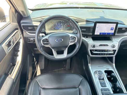 Used 2020 Ford Explorer XLT w/ Equipment Group 202A RWD image 14