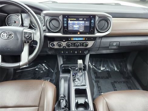 Used 2017 Toyota Tacoma Limited w/ Tow Package image 14