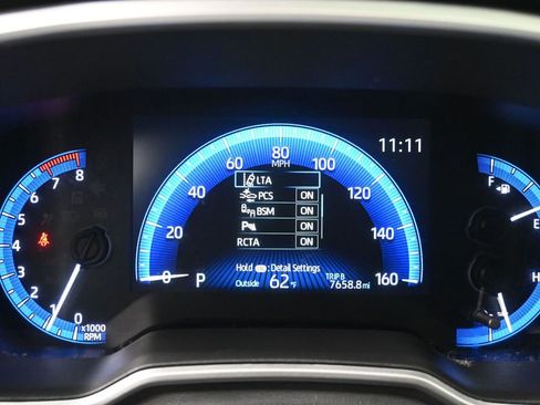 Used 2022 Toyota Corolla Cross XLE w/ Convenience Package image 16