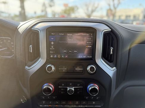 Used 2021 GMC Sierra 3500 SLT w/ SLT Preferred Package image 19