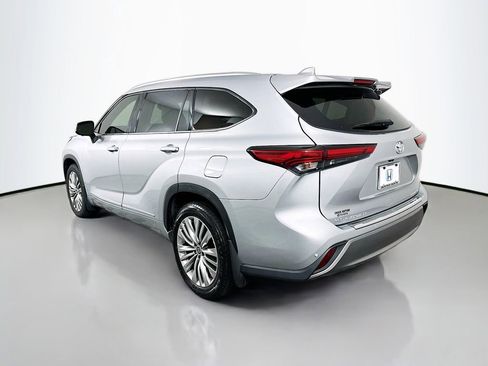 Used 2023 Toyota Highlander Platinum image 7
