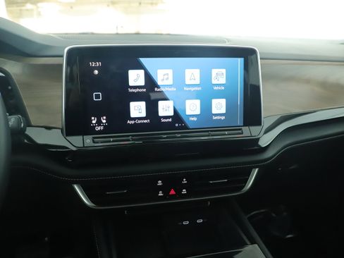 Used 2024 Volkswagen Atlas SE image 19