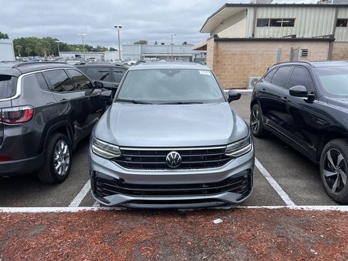 Used 2022 Volkswagen Tiguan SE R-Line image 11