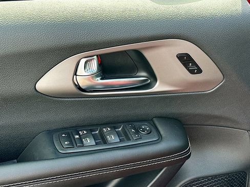 New 2027 Chrysler Pacifica Limited w/ S Appearance Package FWD image 23