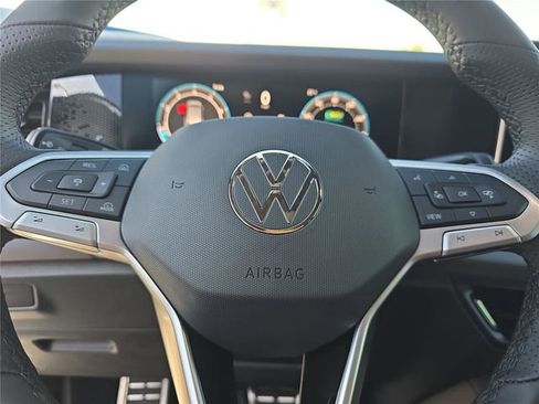 New 2026 Volkswagen Tiguan SE R-Line FWD image 21