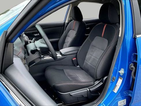Certified 2025 Nissan Sentra SR FWD image 8