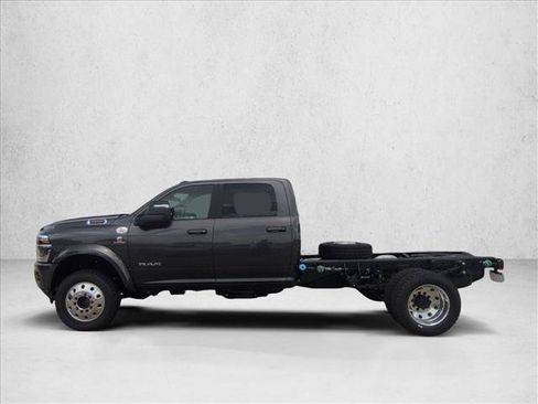 New 2026 RAM 4500 4x4 Crew Cab DRW w/ Laramie Trim Package image 5
