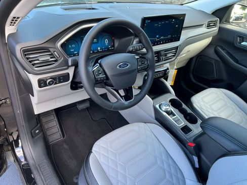 New 2024 Ford Escape SE w/ PHEV Premium Package FWD image 18