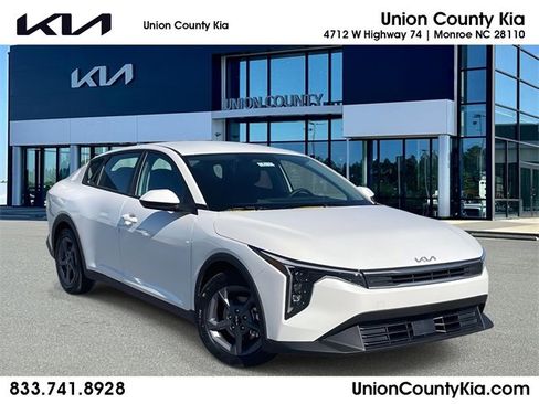 New 2025 Kia K4 LXS image 1
