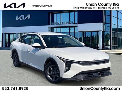 New 2025 Kia K4 LXS