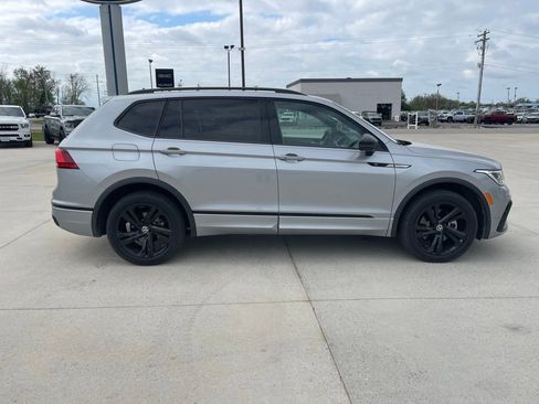 Used 2024 Volkswagen Tiguan SE R-Line image 2