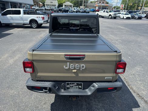 Used 2020 Jeep Gladiator Overland w/ Popular Equipment Package AWD/4WD image 8