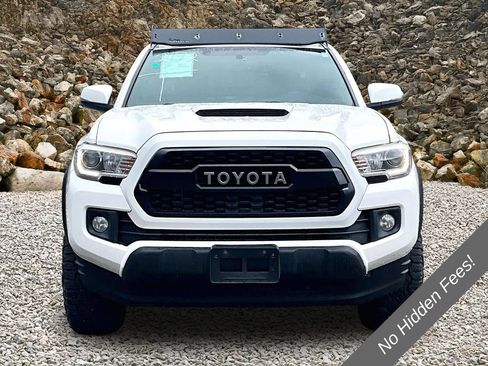 Used 2017 Toyota Tacoma TRD Sport w/ Premium & Technology Package AWD/4WD image 3