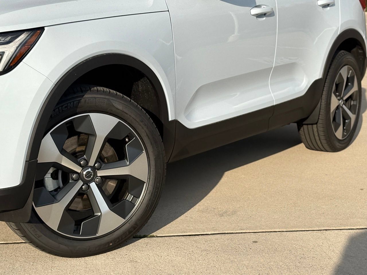 New 2026 Volvo XC40 B5 Core w/ Protection Package Premier AWD/4WD image 8