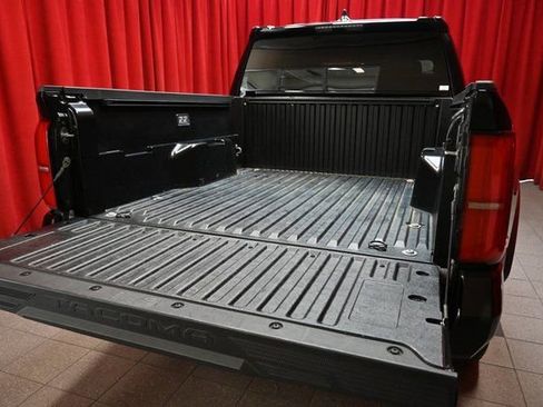 Used 2024 Toyota Tacoma TRD Off-Road image 5