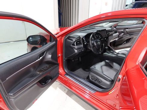 Used 2021 Toyota Camry SE w/ Convenience Package FWD image 18