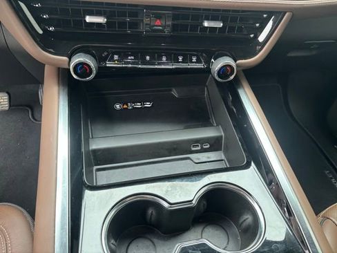 Certified 2025 Chevrolet Suburban High Country image 24