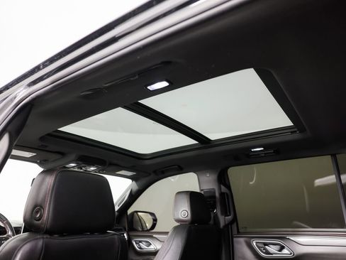 Used 2022 Chevrolet Suburban RST w/ Luxury Package image 22