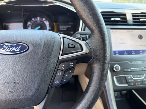 Used 2020 Ford Fusion SE AWD/4WD image 24