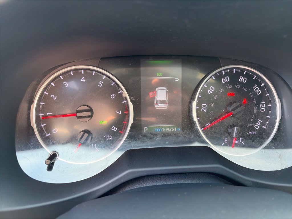 Used 2022 Toyota RAV4 XLE w/ Convenience Package AWD/4WD image 14