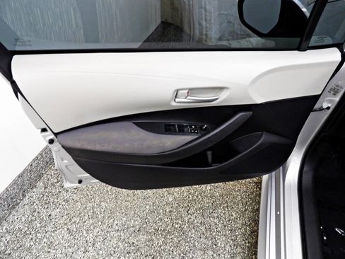 Used 2020 Toyota Corolla LE image 7