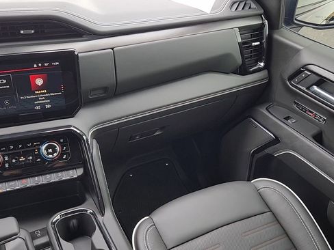 Used 2025 GMC Sierra 1500 AT4X image 6