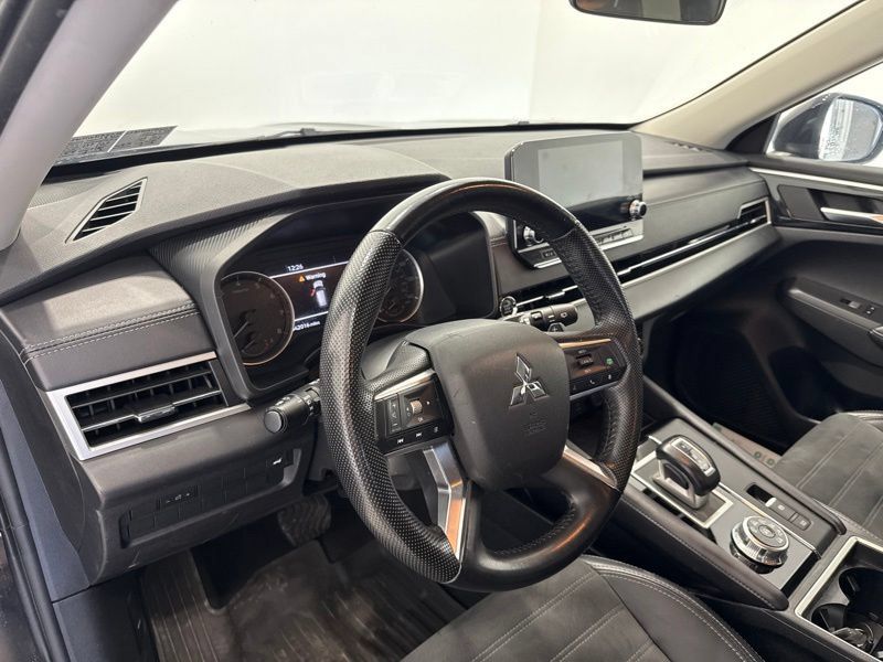 Used 2024 Mitsubishi Outlander SE AWD/4WD image 22