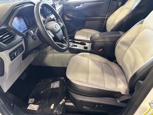 Used 2025 Ford Escape SE image 16